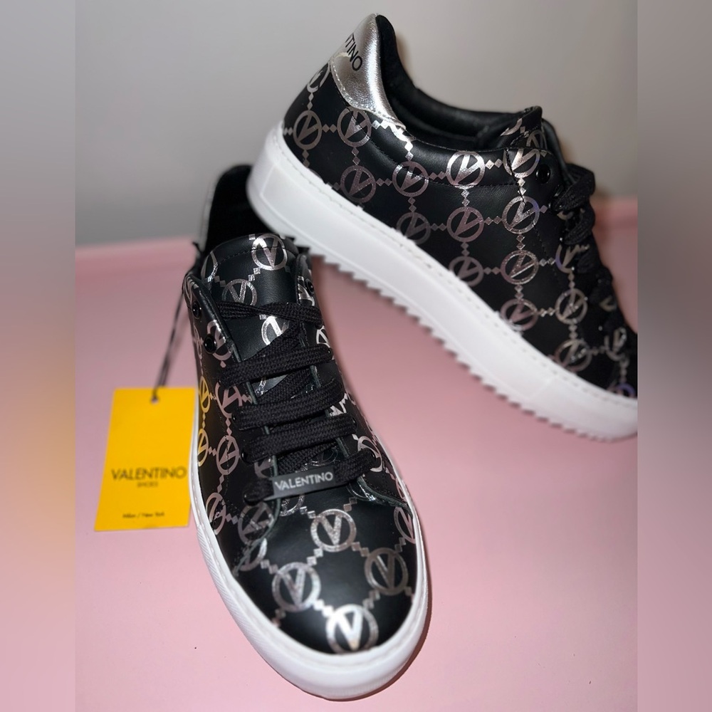 VALENTINO Logo Styled LOW CUT SNEAKERS๐100% REAL LEATHER - Picture 10 of 10
